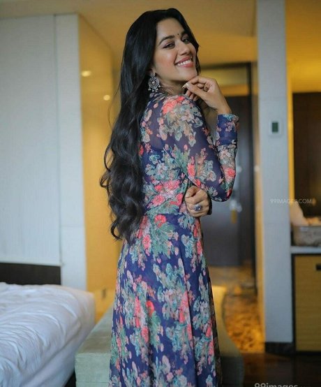 Mirnalini Ravi model free pic