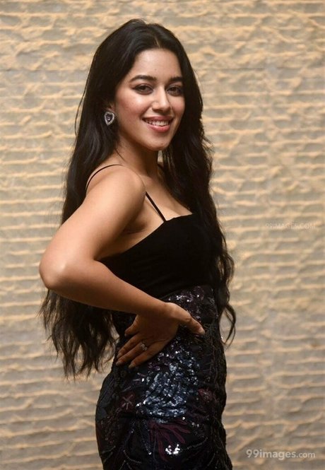 Mirnalini Ravi hot pornstar galleries