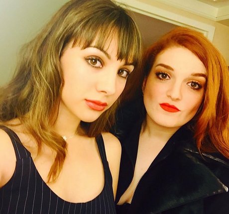 Hannah Marks model top picture