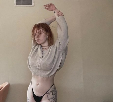 Izzyisdying porn star picture