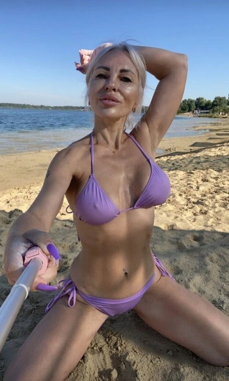 Hotnessi pornstar top image