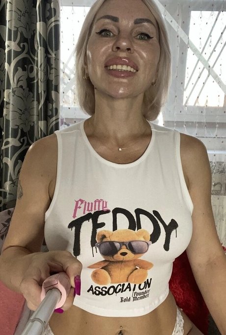 Hotnessi best actress image