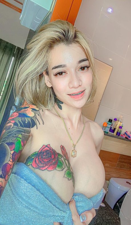 Saowaiak Netanong model nude pictures