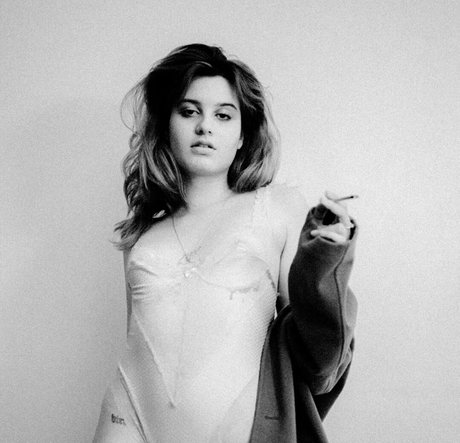 beautiful shemale onlyfans sexy nude pic