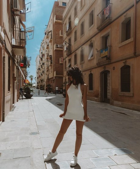 Sara Llamas sex model gallery