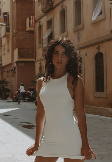 Sara Llamas hot pornstar image