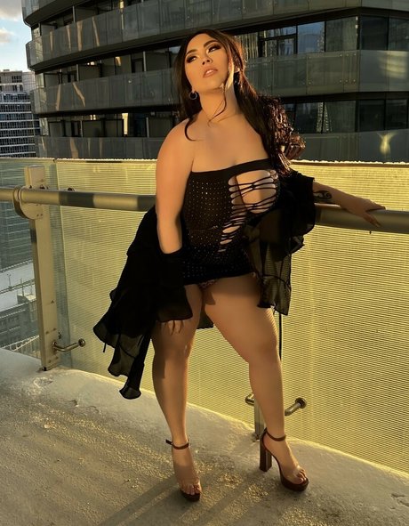 Miss Leira porn model pics