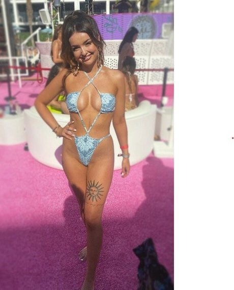 Jade K naked model image