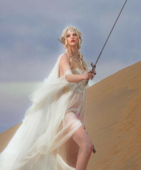 Emma Karla Peet free star pic