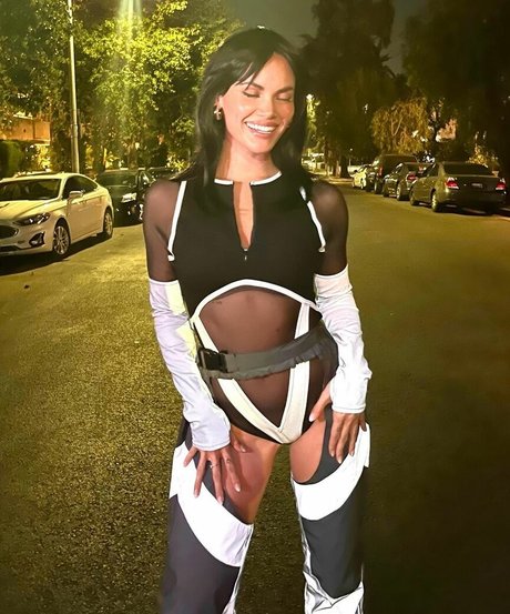 Sinead Harnett high quality model pics