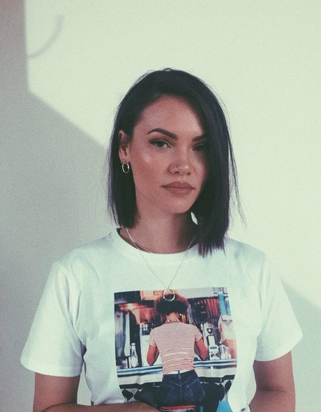 Sinead Harnett pretty pornstar images