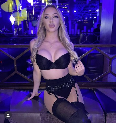 Emilybwagoner xxx model galleries