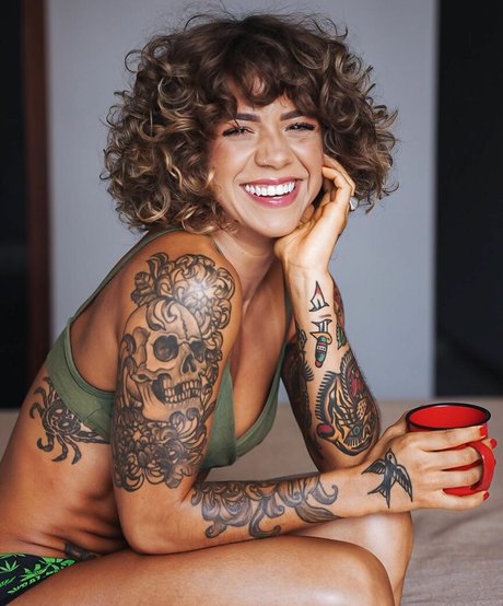 Ninne Dias nude star archive