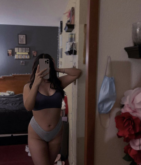 Tia Owenda free pornstar image