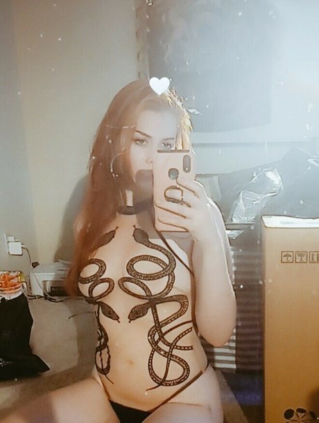 SmokeAndSomno naked pornstar archive