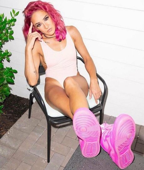 Nina nvk model top photo