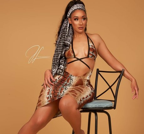 Cleo Cakes nude star pics