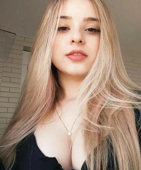 Rafaela Riggs pretty actress pics