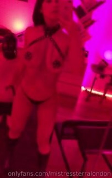 Dominant Mommy free pornstar image