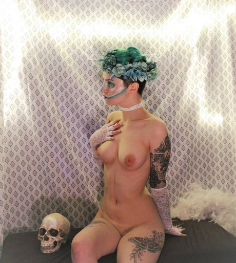 Grandaddyskulls sexy model pictures