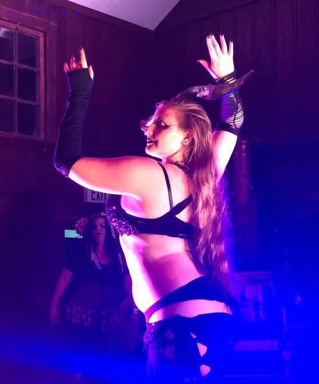 BordeauxBlack best model picture