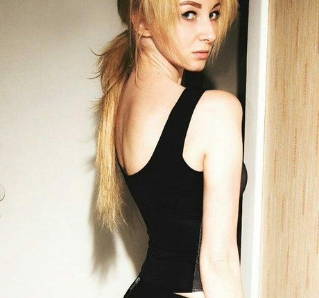 Bronnica adult star archive