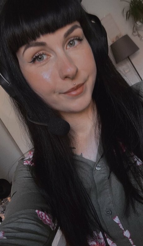 romisu nice model image