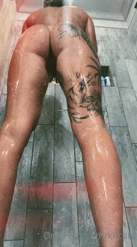 it kit erotic model picture