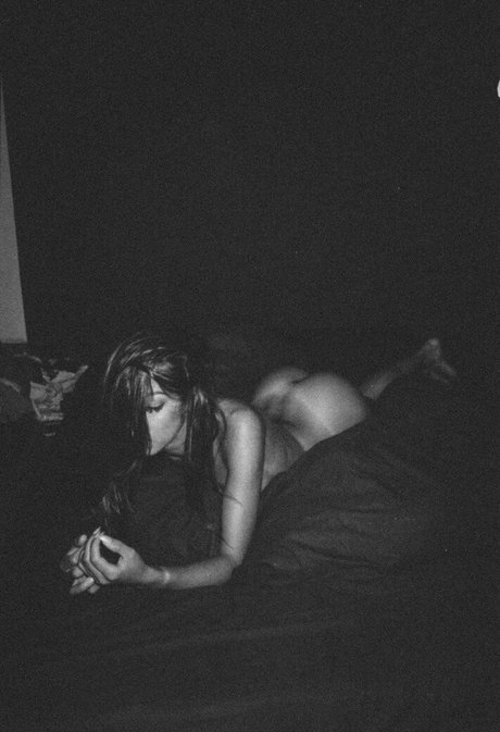 J ooma model high quality photo