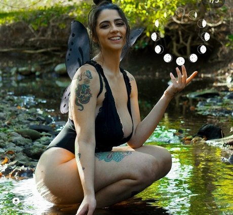 Danarhakos naked model gallery