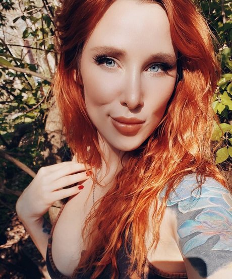 jezebelluxure erotic star pictures