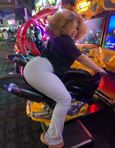 Sheismami model high quality pics