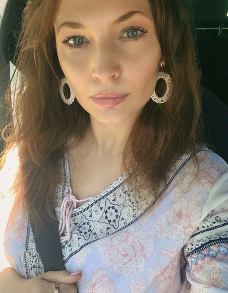 lollipopfields erotic actress picture