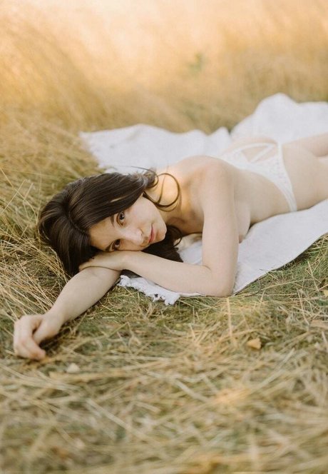 Sophei Bird pretty model pictures