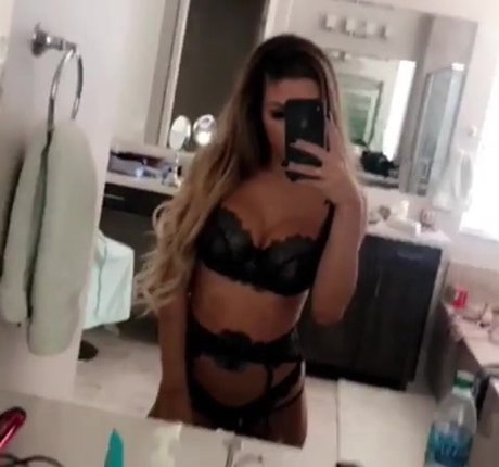 Juliannee nice pornstar pic