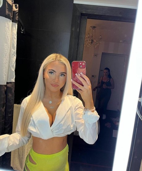 Beth Tucker beautiful actress galleries