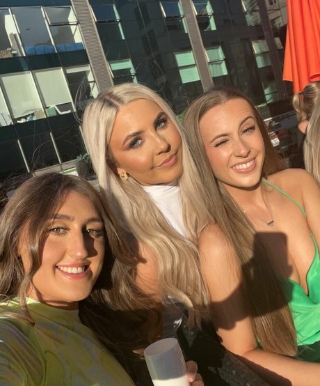 Beth Tucker erotic actress pictures