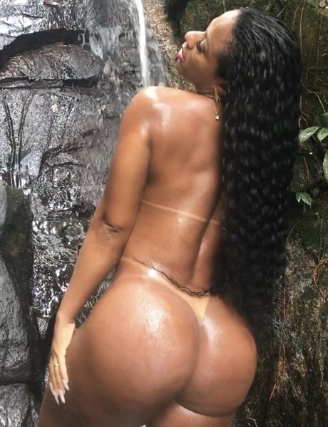 Vanessa Rodrigues star top img