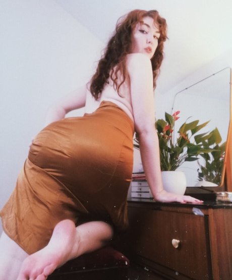 Dinky Demure sex actress galleries