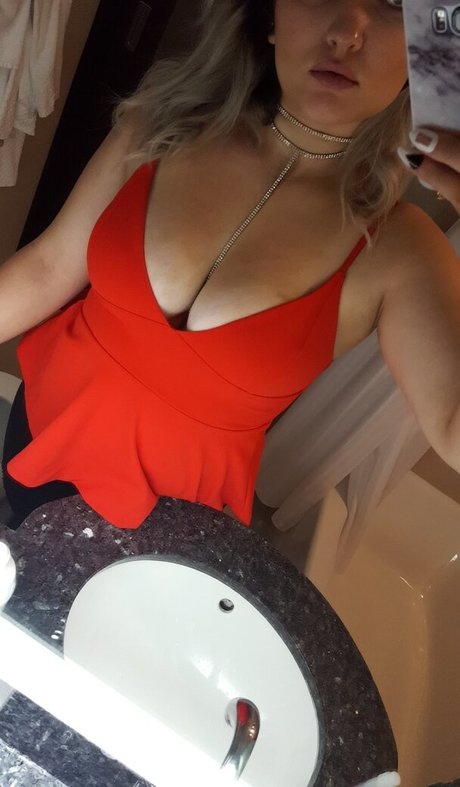 RoslynTaber model xxx photo