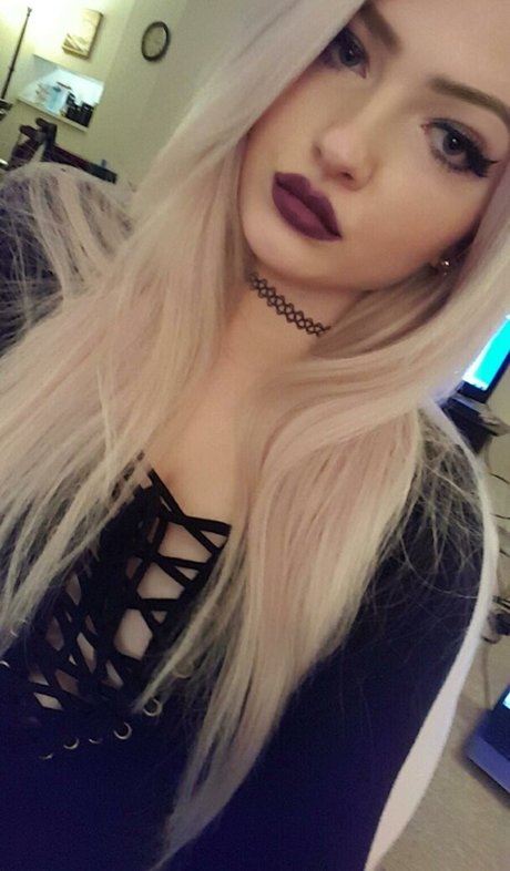 RoslynTaber nude actress img