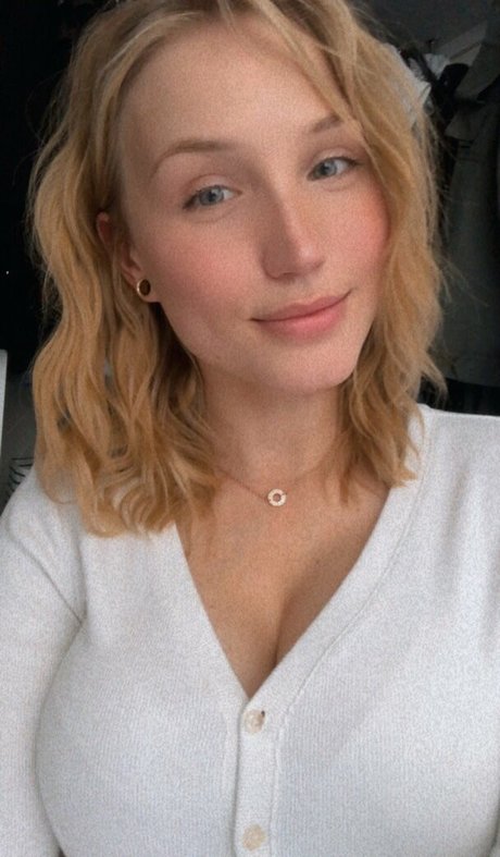 QAEKZ pretty pornstar galleries