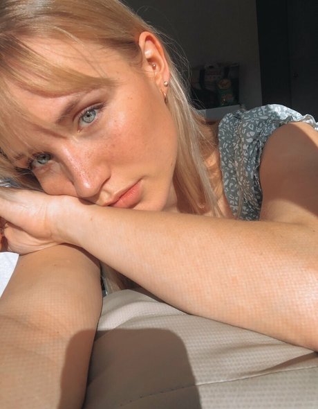 QAEKZ exclusive actress photo