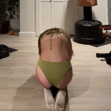 amandashields hot model img