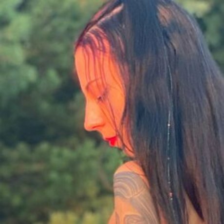 Maskentraegerin hot model galleries