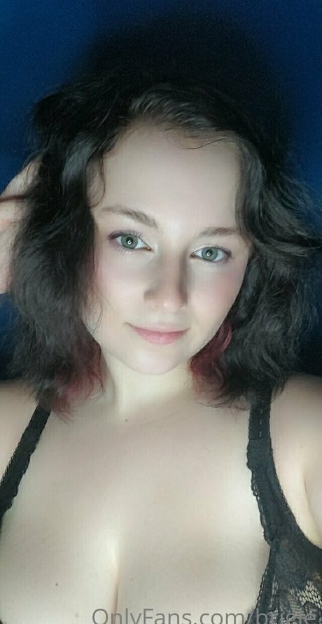 Brigitaitken model naked image