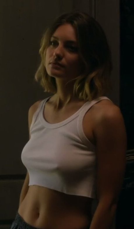 Leila George star adult pic