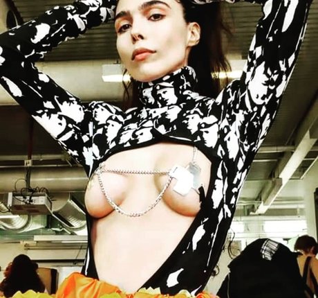 Dinkakay model pretty image