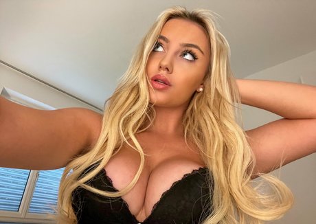 Vanessy hot actress pictures