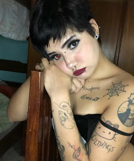 slugsataniic model nude photos